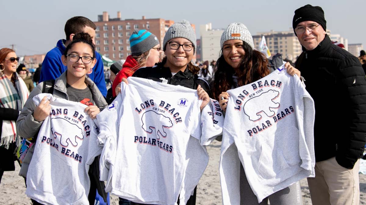 Long Beach Polar Bears hitting the water for Super Bowl Splash The