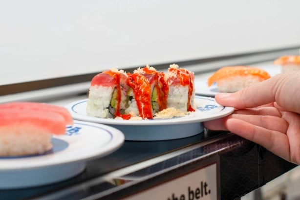 Kura Sushi Hand Grabbing Roll