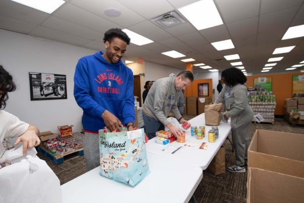 Li Nets Li Cares Thanksgiving