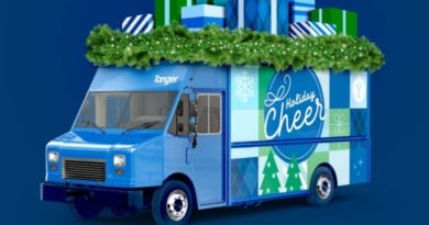 Tanger Holiday Cheer Truck